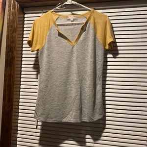V- neck tee